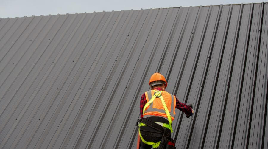 Professional metal roof installation services in North Aurora, IL